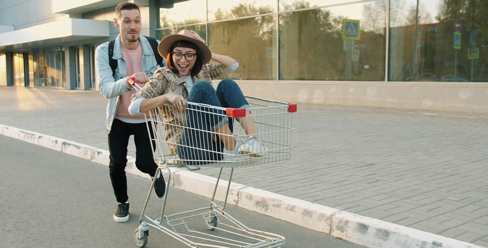 Wein online verkaufen: Wer den Webshop optimiert, schafft ein befiredigendes Kauferlebnis und gewinnt glückliche Kunden.